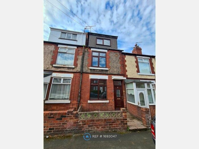 4 Bedroom Semi-Detached House To Rent In Newark Road, Mexborough, S64