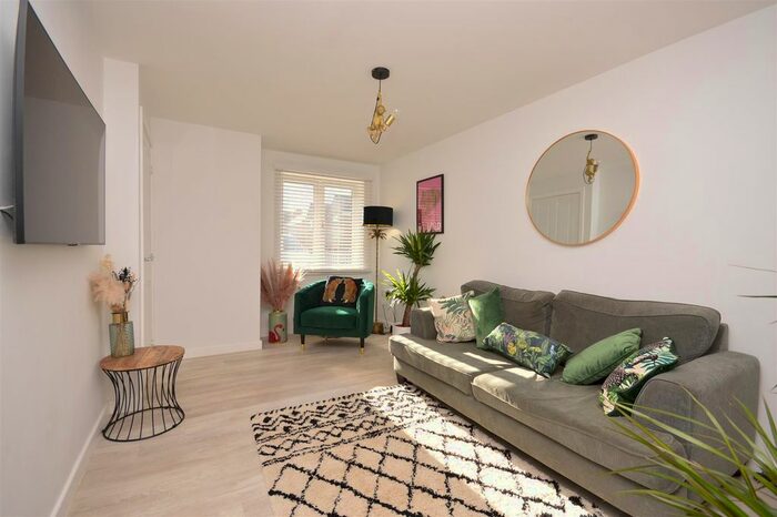 2 Bedroom Property To Rent In Green Crescent, Desborough, Kettering, NN14