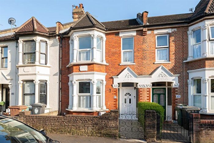3 Bedroom Terraced House For Sale In Selwyn Avenue, Highams Park, E4