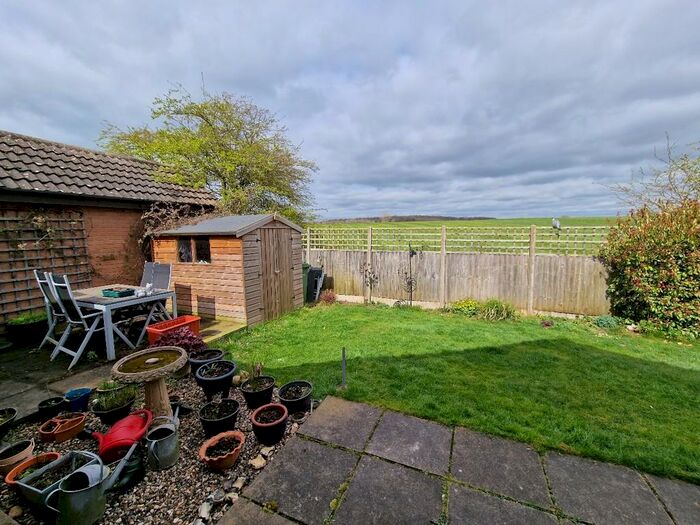 3 Bedroom Detached Bungalow For Sale In Church View, Harleston, IP20