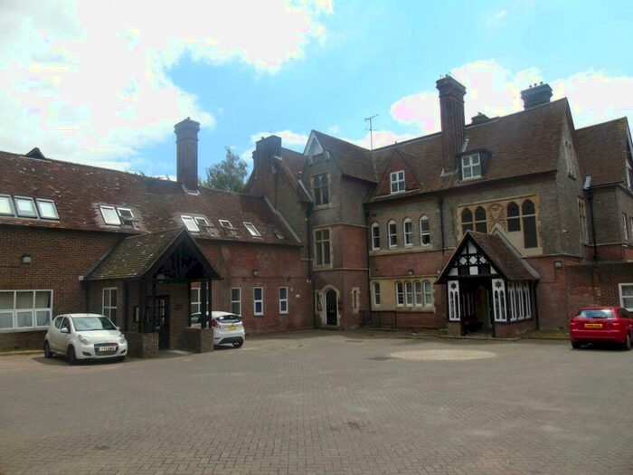1 Bedroom Flat To Rent In Horsgate House, Hanlye Lane, Cuckfield, RH17