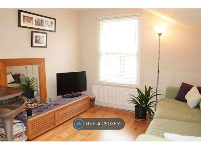 1 Bedroom Flat To Rent In Corrance Road, London, SW2