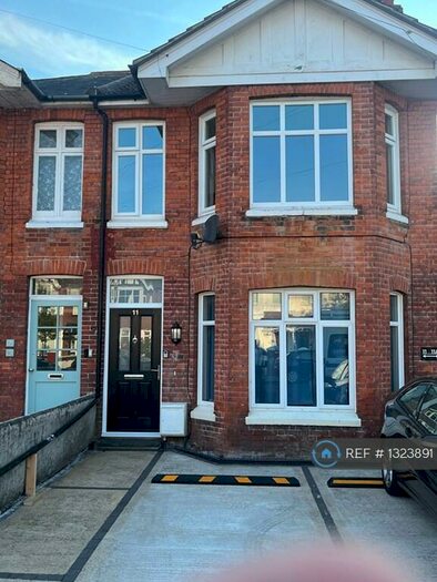 2 Bedroom Flat To Rent In Valencia Road, Worthing, BN11