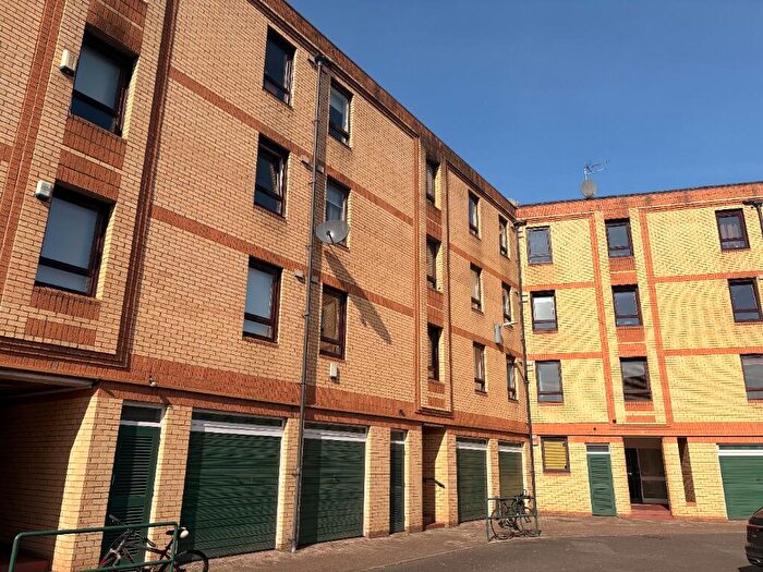 2 Bedroom Flat To Rent In Middlesex Gardens, Kinning Park, Glasgow, G41