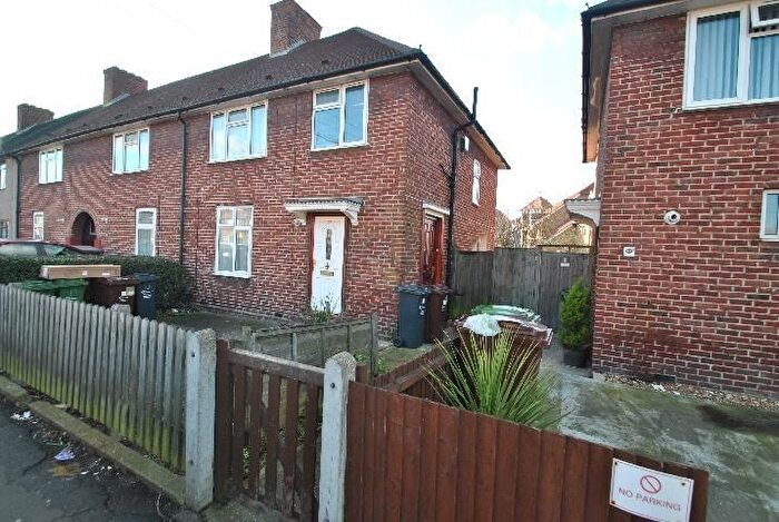 1 Bedroom Flat To Rent In Halbutt Street, Dagenham, RM9