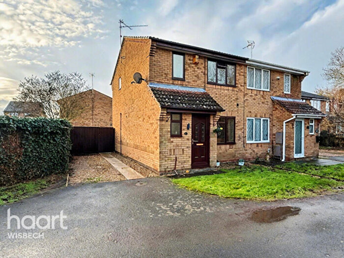 3 Bedroom Semi-Detached House For Sale In Peartree Way, Elm, PE14