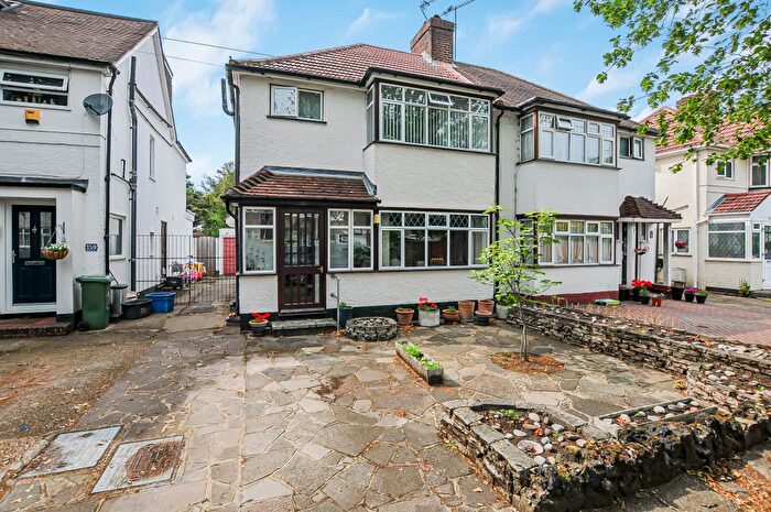 3 Bedroom Semi-Detached House For Sale In Argyle Avenue, Whitton, TW3