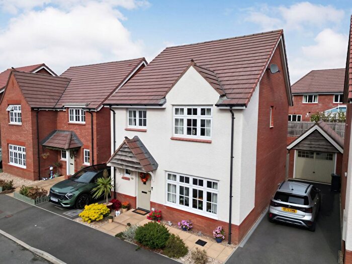 4 Bedroom Detached House For Sale In Kingfisher Way, Kingsteignton, TQ12