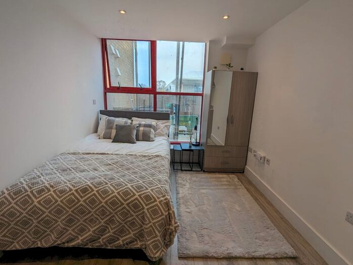 Studio To Rent In Station Rd, Kings Langley, WD4