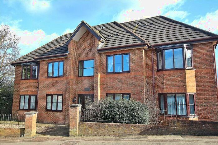 2 Bedroom Flat To Rent In Knaphill, GU21