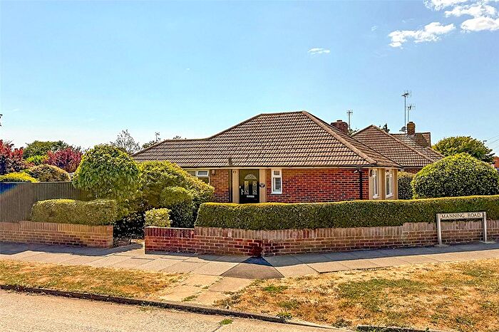 2 Bedroom Bungalow For Sale In Courtwick Road, Littlehampton, West Sussex, BN17