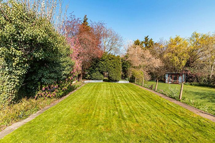 4 Bedroom Semi-Detached House For Sale In Maidstone Road, Sidcup, DA14