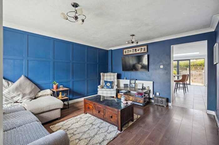 3 Bedroom Semi Detached House For Sale In Oak End Drive, Iver Heath, SL0