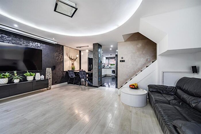 3 Bedroom Terraced House For Sale In Courtfield Drive, Maidenhead, SL6