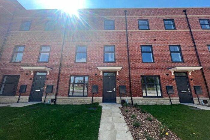 2 Bedroom Property To Rent In Acacia Terrace, Leeds, LS14