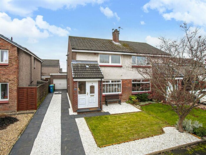 2 Bedroom Semi-Detached House For Sale In Ellaleen Grove, Crossford, KY12