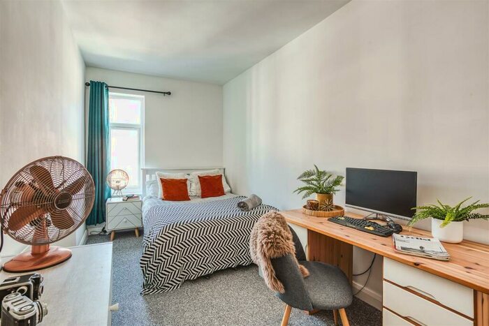 4 Bedroom House To Rent In Peach St, DE22