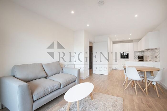 2 Bedroom Flat To Rent In Iris House, Cedrus Avenue, UB1