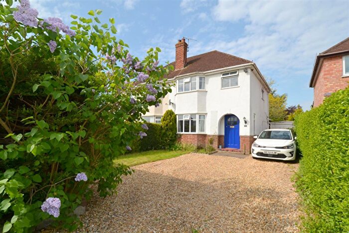 3 Bedroom Semi-Detached House For Sale In Gardens Walk, Upton-Upon-Severn, Worcester, WR8