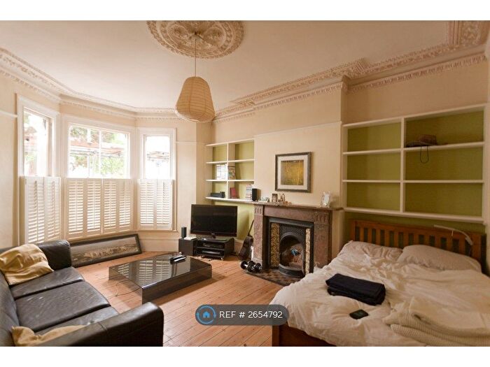 2 Bedroom Flat To Rent In Deronda Road, London, SE24