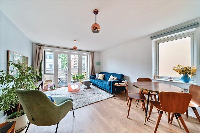 1 Bedroom Flat For Sale In Seven Sisters Road, London, N4