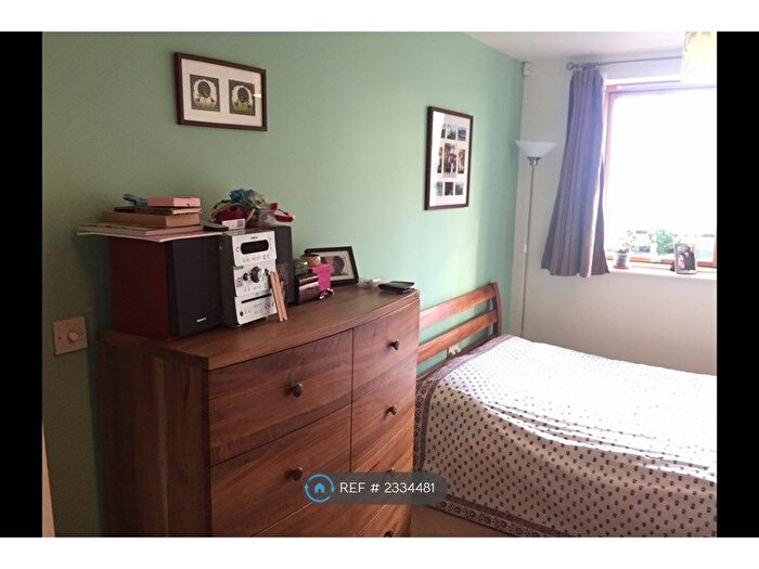 2 Bedroom Flat To Rent In Meath Crescent, London, E2