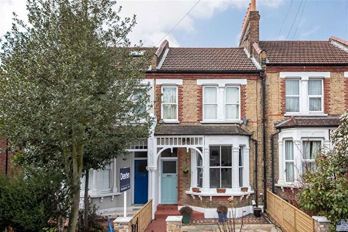 2 Bedroom Flat For Sale In Lenham Road, Lee, SE12