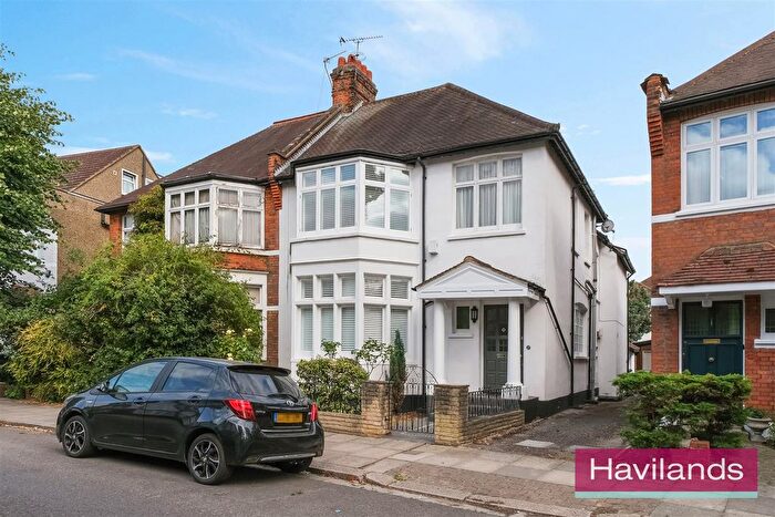 4 Bedroom Property For Sale In Elm Park Road, London, N21