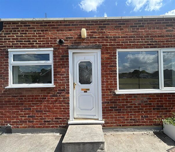 2 Bedroom Flat To Rent In Woodside Drive, Dartford, DA2