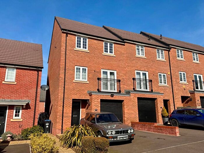 3 Bedroom End Of Terrace House To Rent In Diggs Close, Cawston, Rugby, CV23
