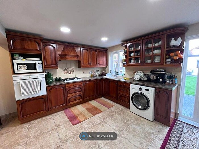 6 Bedroom Semi-Detached House To Rent In Albert Road, Ilford, IG1