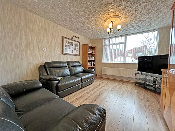 3 Bedroom Terraced House For Sale In Deercote, Telford, Shropshire, TF3 - Photo 2