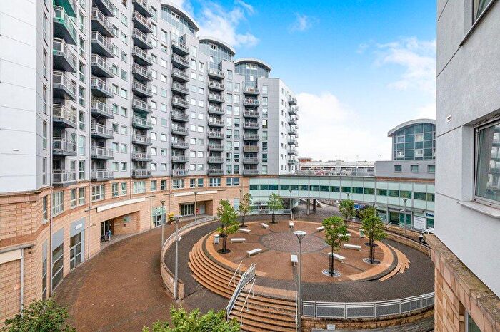 2 Bedroom Apartment For Sale In Alencon Link, Basingstoke, Hampshire, RG21