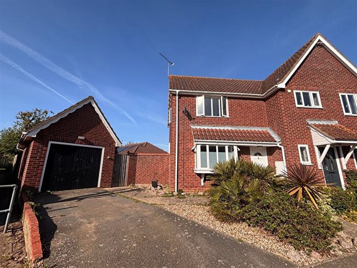 2 Bedroom Semi-Detached House For Sale In Parsons Hill, Hollesley, IP12