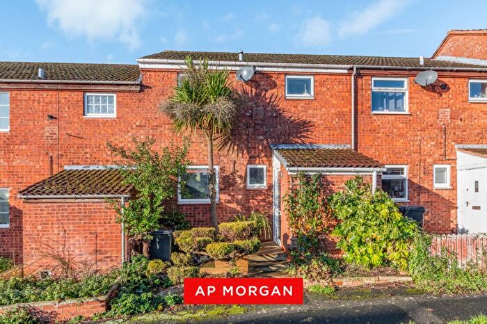 3 Bedroom Terraced House For Sale In Loxley Close, Church Hill South, Redditch, B98