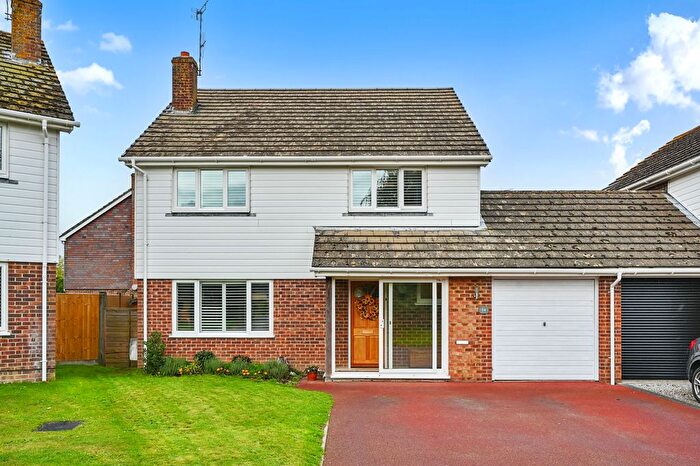 4 Bedroom Link Detached House For Sale In Mountbatten Way, Brabourne Lees, TN25