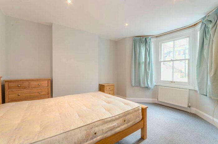 2 Bedroom Flat To Rent In Archel Road, Barons Court, London, W14