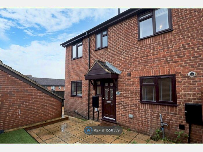 4 Bedroom End Of Terrace House To Rent In Crownfields, Maidstone, ME14