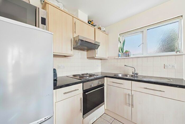 1 Bedroom Flat To Rent In Drift Way, Colnbrook, Slough, Berkshire, SL3