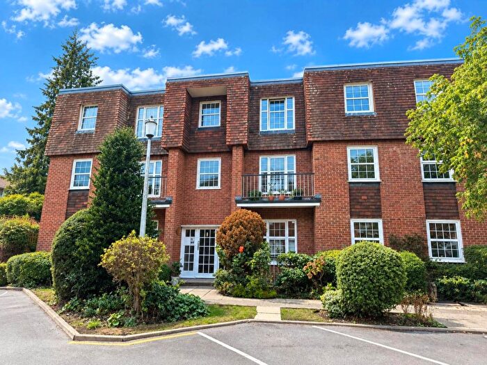 2 Bedroom Flat For Sale In Northfield Close, Henley On Thames, RG9