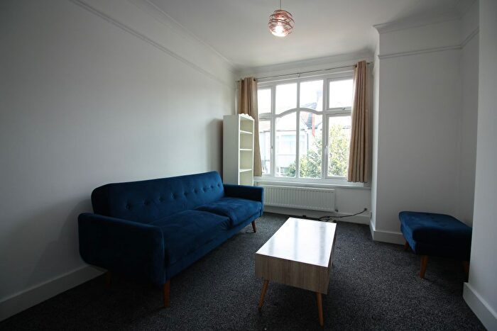 1 Bedroom Flat To Rent In Fernwood Avenue, London, SW16