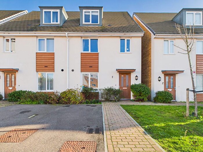 4 Bedroom Semi-Detached House For Sale In Ruby Tuesday Drive, Dartford, DA1