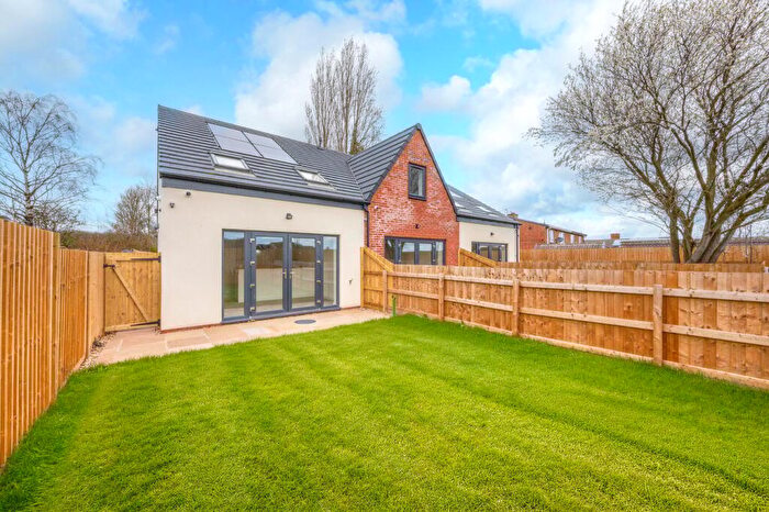 2 Bedroom Town House For Sale In Broom Close, Barnsley, S70