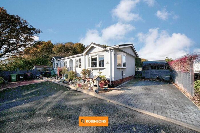 2 Bedroom Park Home For Sale In Residential Park, Caddington, LU1