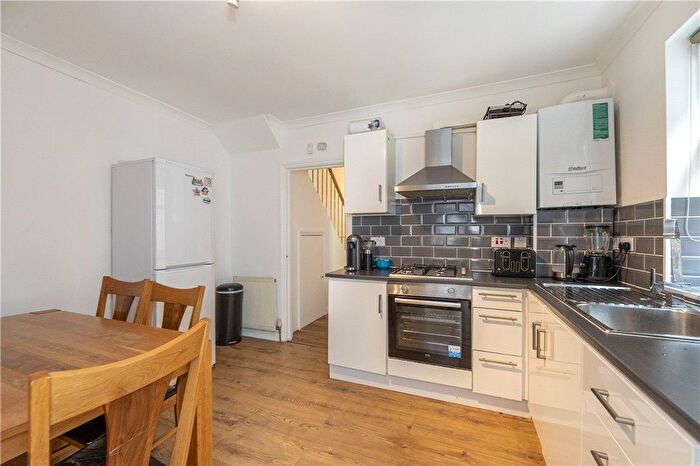 2 Bedroom Flat For Sale In Replingham Road, London, SW18