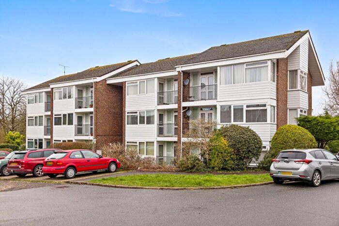 2 Bedroom Flat For Sale In Hawthorn Way, Storrington, RH20
