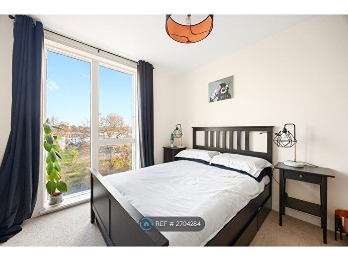 1 Bedroom Flat To Rent In Barrington Road, London, SW9