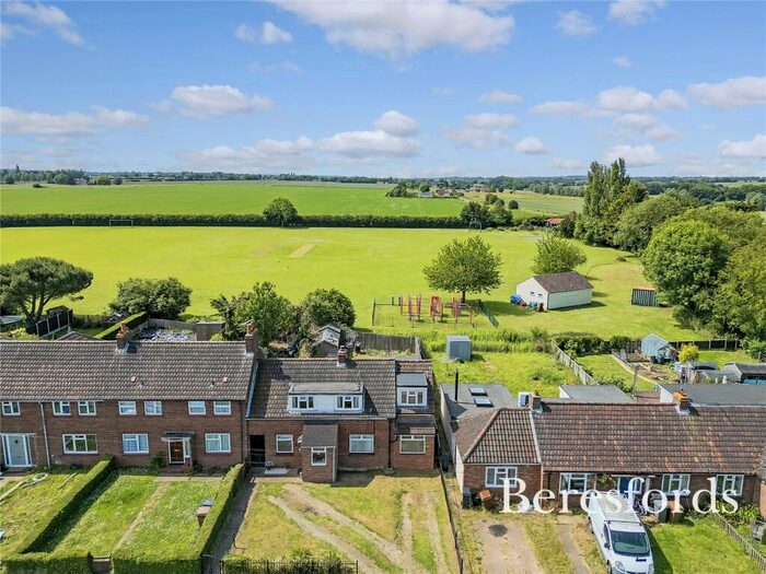 3 Bedroom End Of Terrace House For Sale In St. Michaels Drive, Roxwell, CM1