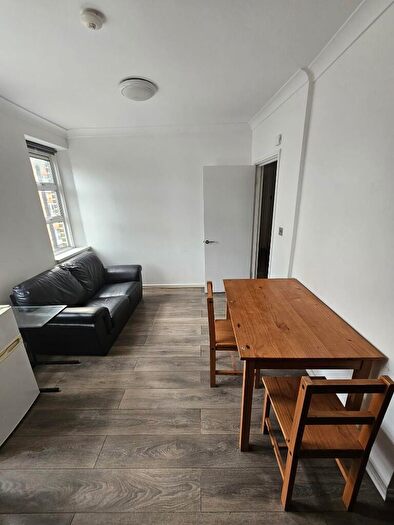 2 Bedroom Flat To Rent In Fordham Street, London, E1