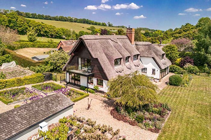 5 Bedroom Detached House For Sale In The Warren, Streatley On Thames, RG8